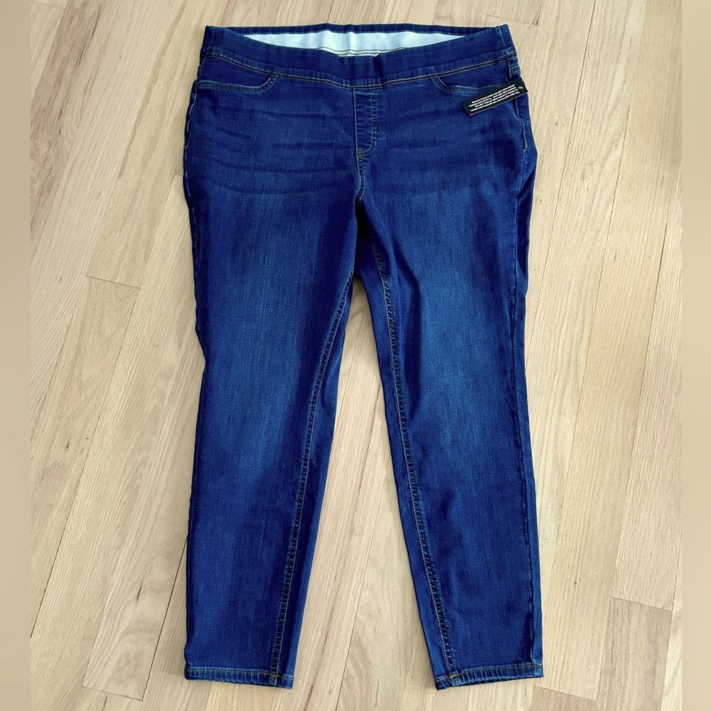 Brand New Denim & Co. Women’s Pull-on Jeans
